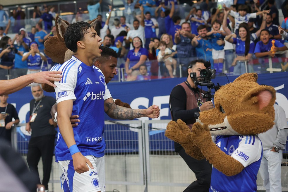 Kaio Jorge e Arroyo Cruzeiro — Foto: Gilson Lobo/AGIF