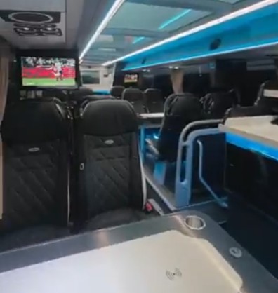 Ônibus moderno do Newcastle impressiona web; veja vídeo