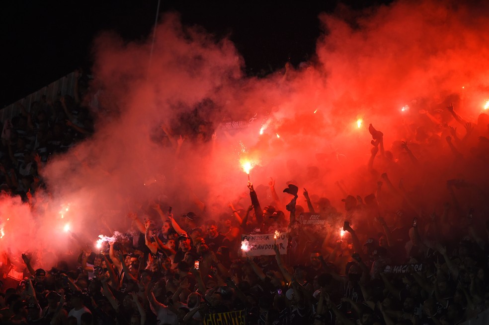 Torcedores do Corinthians presentes no jogo contra o Bragantino — Foto: Marcos Ribolli