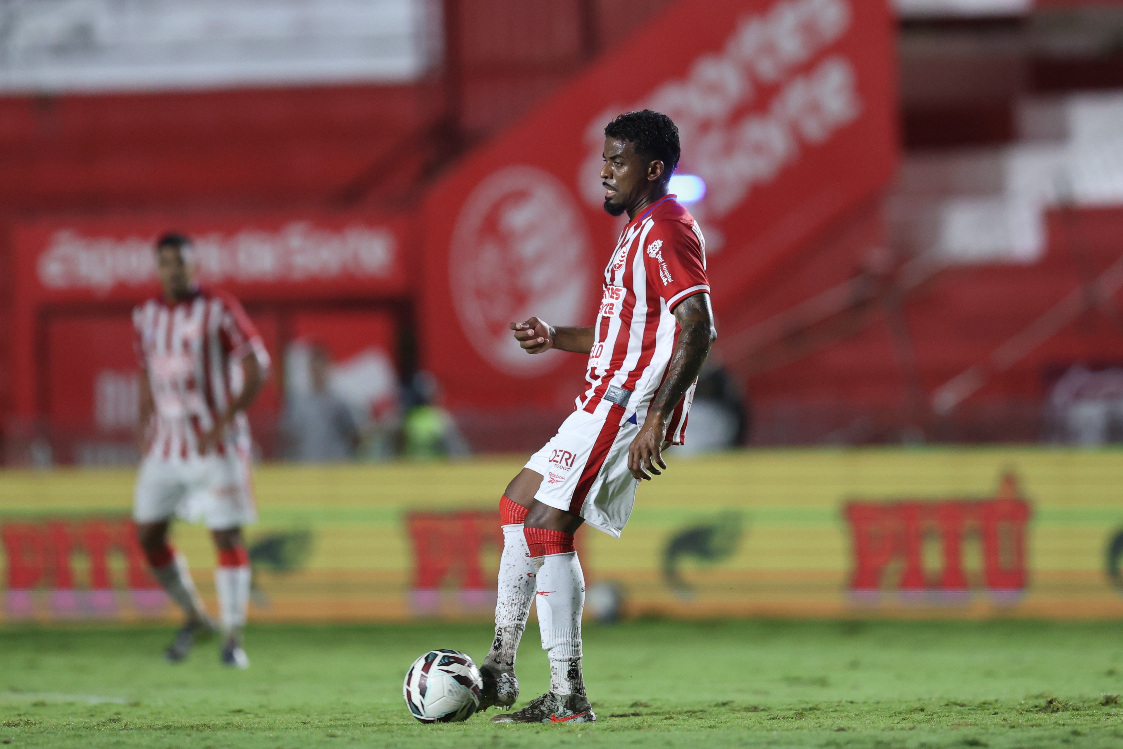 Técnico do Náutico indica mudança no meio-campo para jogo contra a Ponte Preta