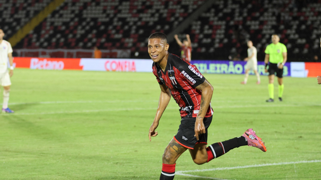 Hygor comemora gol pelo Botafogo-SP contra o Fortaleza na Série B 2026