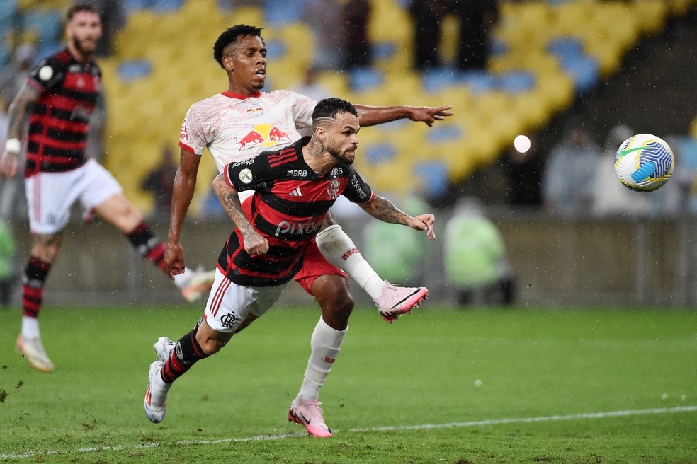 Lembra dele? Após rescindir com o Flamengo, atacante é anunciado em time estrangeiro!