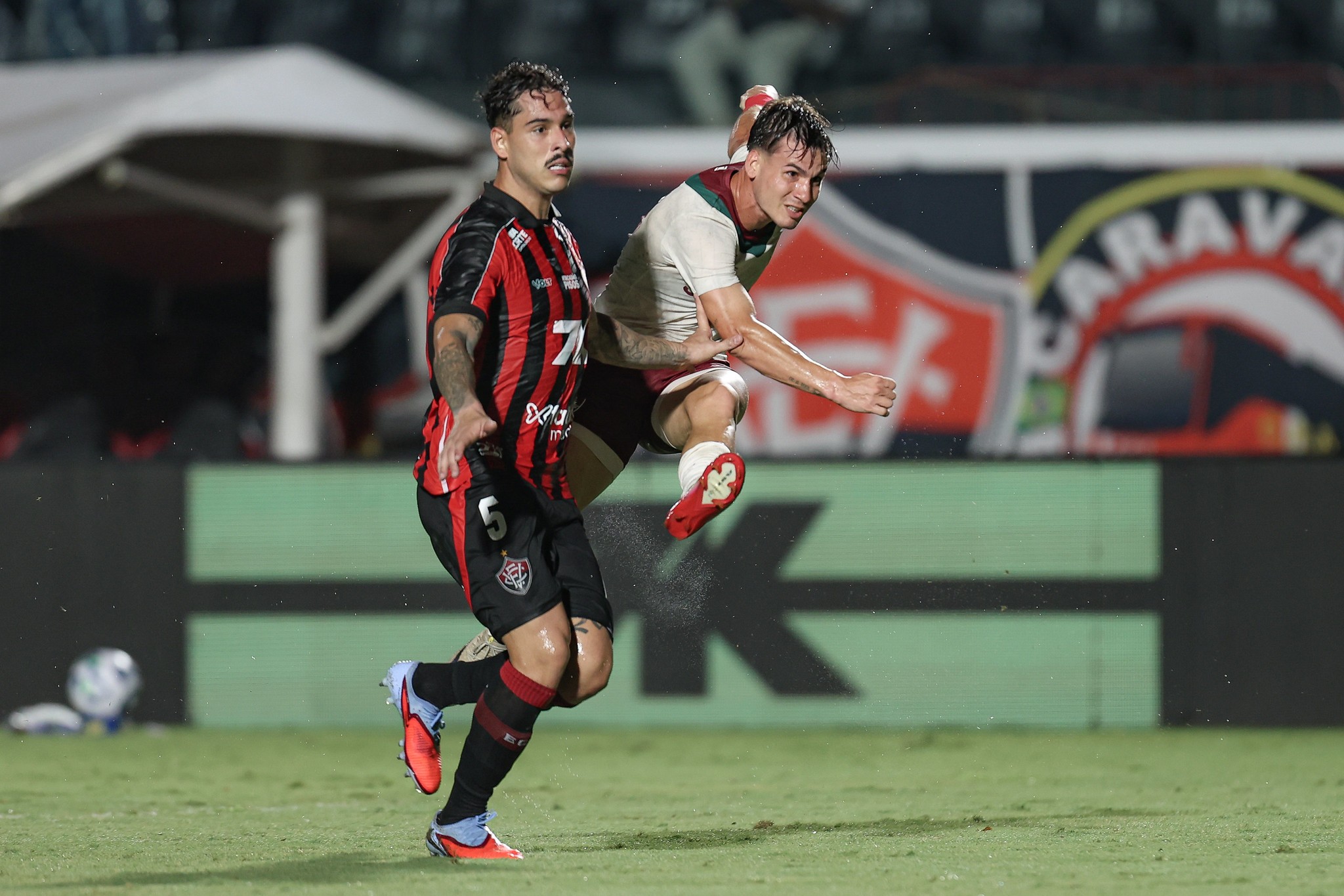 Lavega aproveita oportunidade e mostra serviço por mais minutos no Fluminense