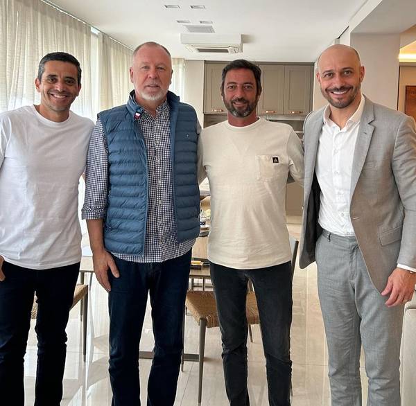 Contrato de Mano Menezes com o Corinthians prevê mudança de multa rescisória em 2025