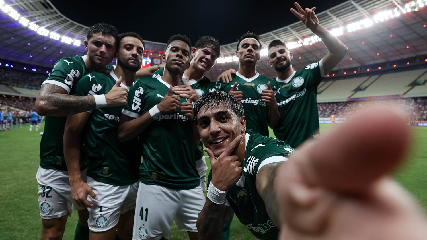 Palmeiras Supera Adversidades e Assume Liderança Isolada no Brasileirão
