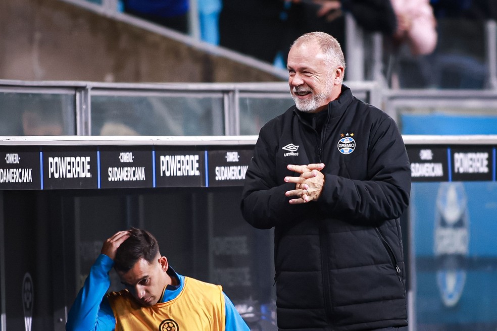 Mano Menezes em Grêmio x Sportivo Luqueño — Foto: Maxi Franzoi/AGIF