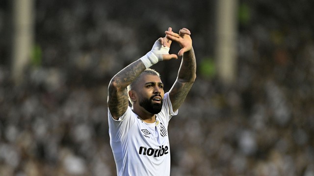 Gabigol comemora gol do Santos contra o Vasco