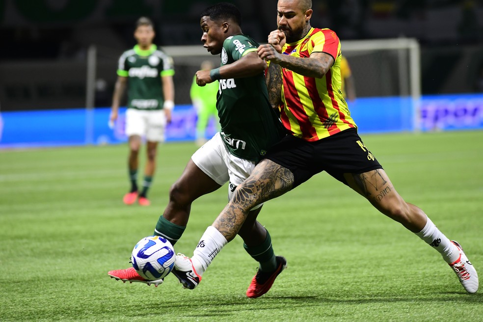 Endrick e Quintero em Palmeiras x Deportivo Pereira — Foto: Marcos Ribolli