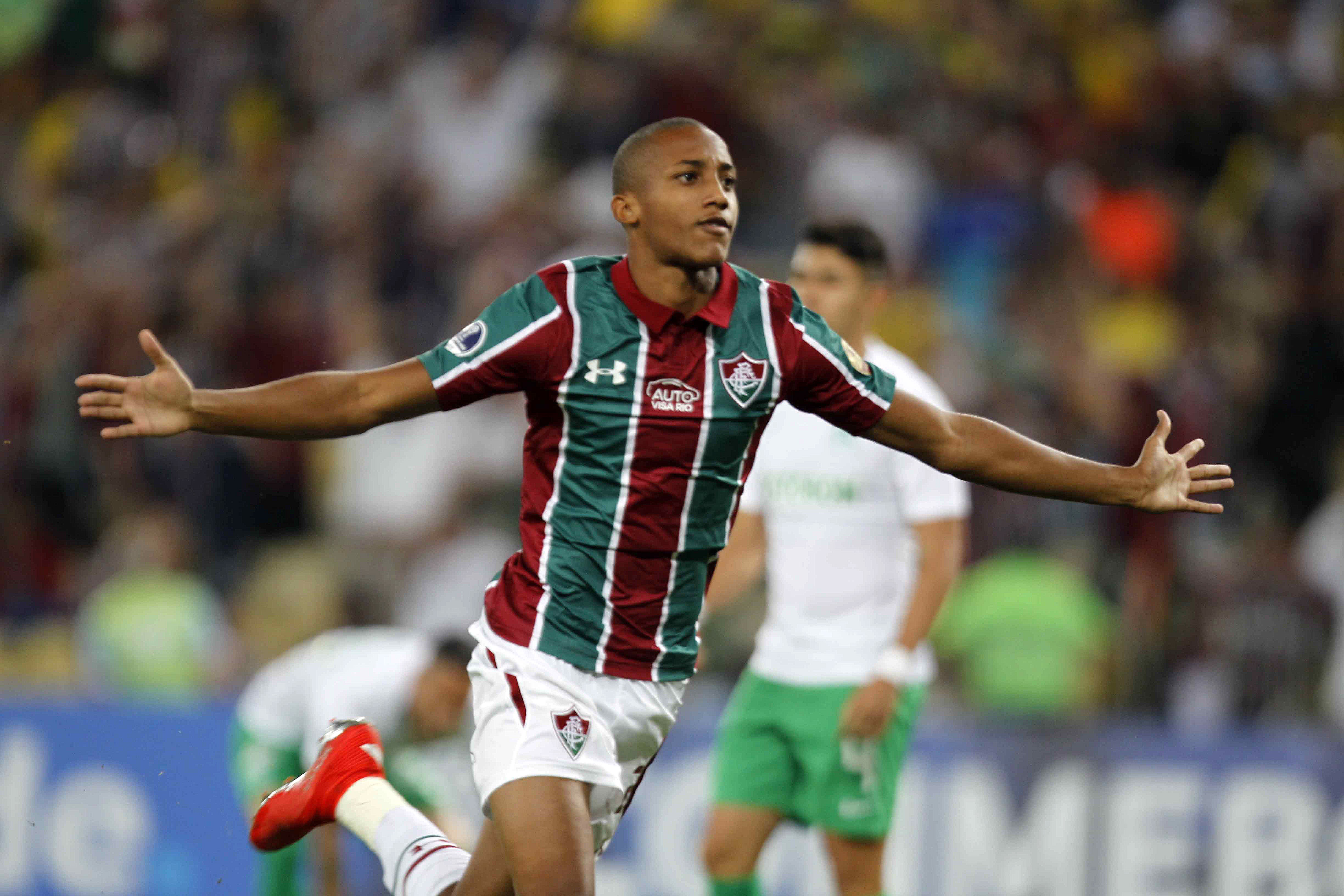 João Pedro surgiu com destaque entre os profissionais do Fluminense 