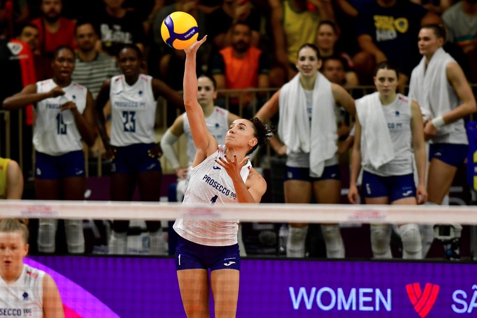 Gabi em ação na final do Mundial de Clubes Feminino de vôlei, entre Conegliano e Scandicci — Foto: Deco Pires/Fotojump