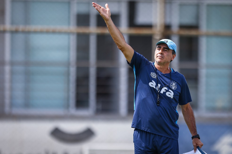Gustavo Quinteros, técnico do Grêmio, no treinamento de 27 de março — Foto: Lucas Uebel / Grêmio Divulgação