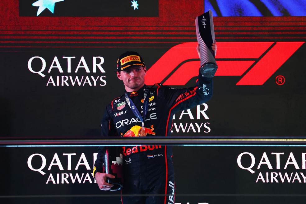 Max Verstappen celebra vitória no GP do Catar de F1 2025 — Foto: Mark Thompson/Getty Images