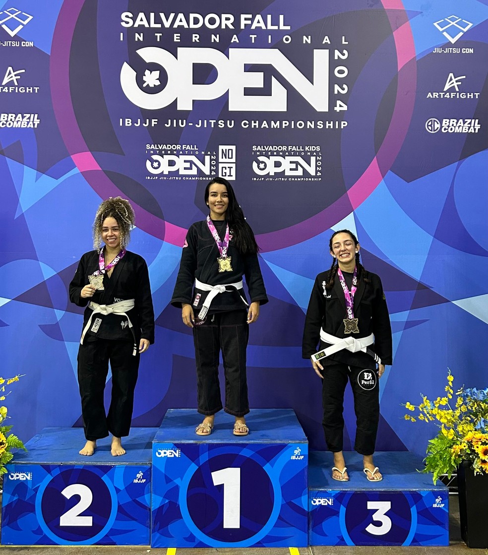 Laura Fontenele, campeã no peso pluma do  Salvador Fall International Open — Foto: Arquivo pessoal/Sávio Gomes