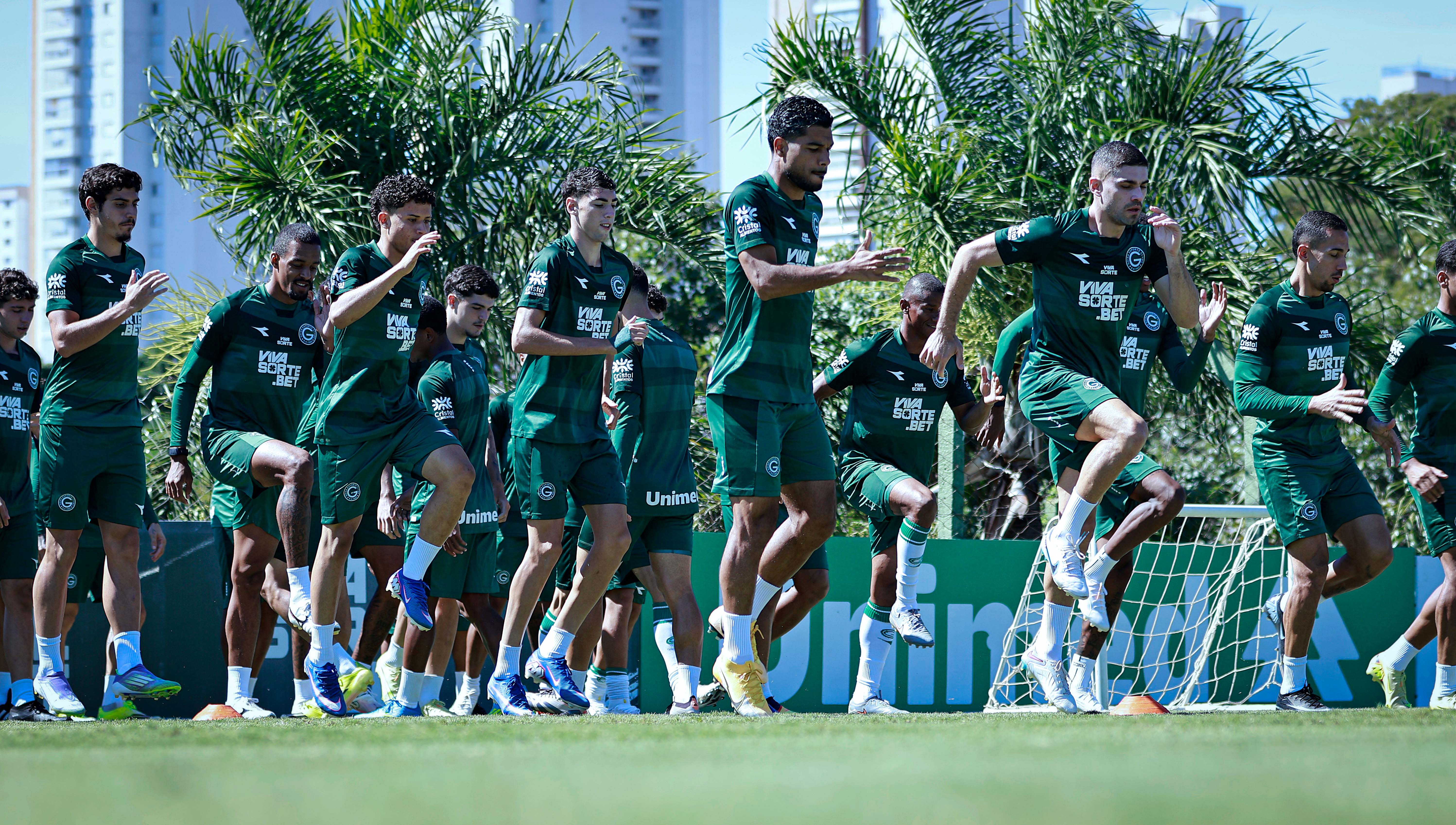 Goiás deve mudar esquema contra o Fortaleza; veja a provável escalação