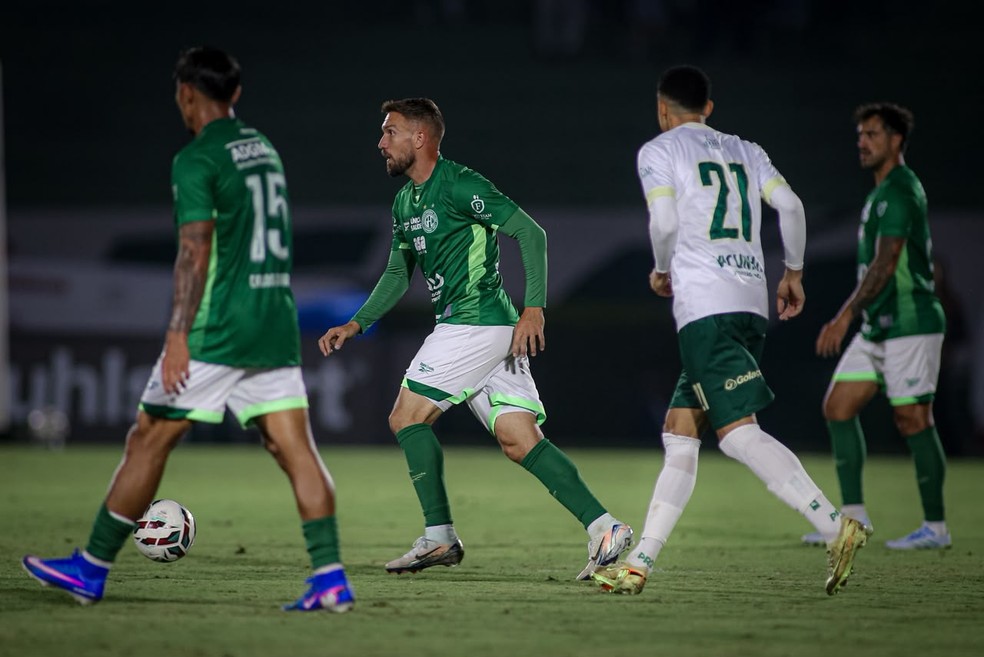 Lance do jogo entre Guarani e Floresta