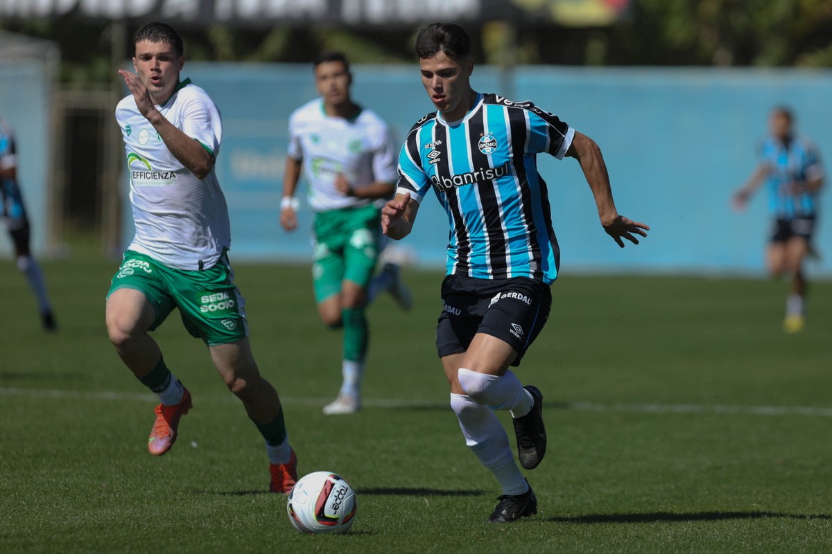 Porto Alegre, Brazil. 17th May, 2023. Zinho do Grêmio disputa o