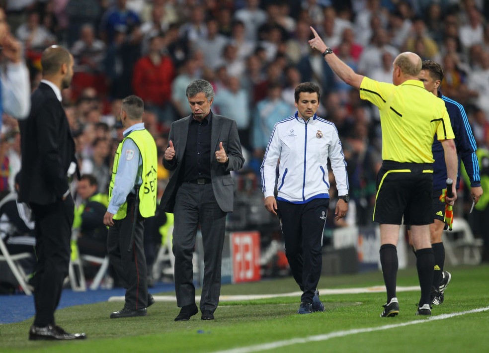 Mourinho foi expulso em Real Madrid 0 x 2 Barcelona, na semifinal da Champions, em 2011 &mdash; Foto: Getty Images