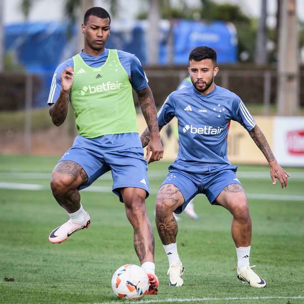 Walace e Matheus Henrique no Cruzeiro — Foto: Gustavo Aleixo/Cruzeiro