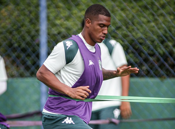 Guarani avança em negociação para renovar com volante Igor Pereira