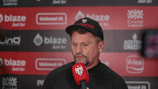 Técnico do Atlético-GO comenta surto de virose no clube e valoriza empate contra o Paysandu