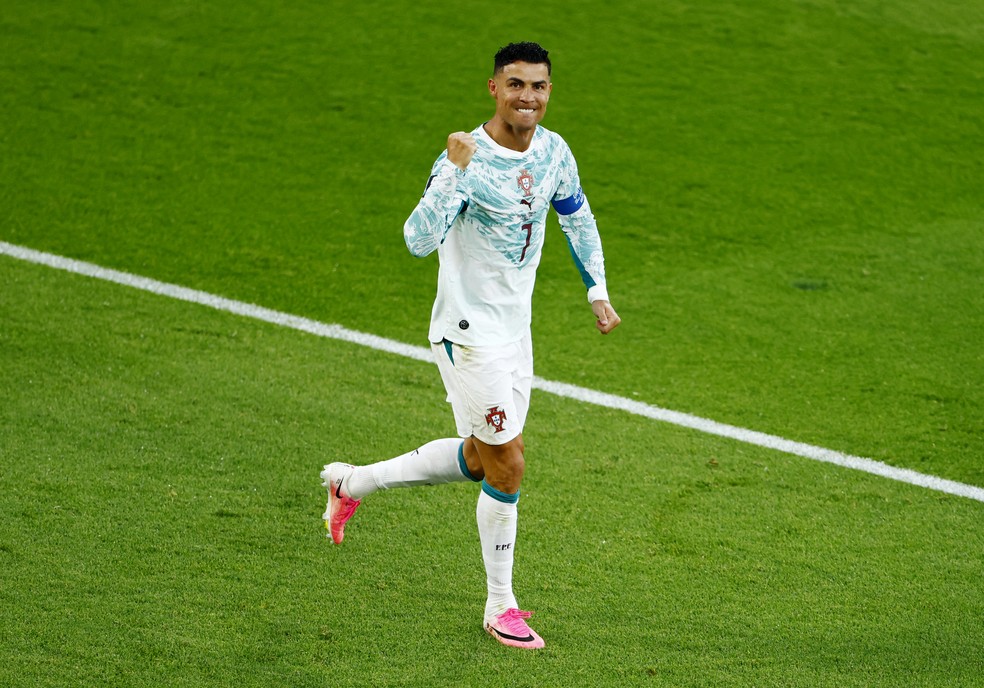 Cristiano Ronaldo comemora o gol de pênalti — Batimentos por minuto em destaque
