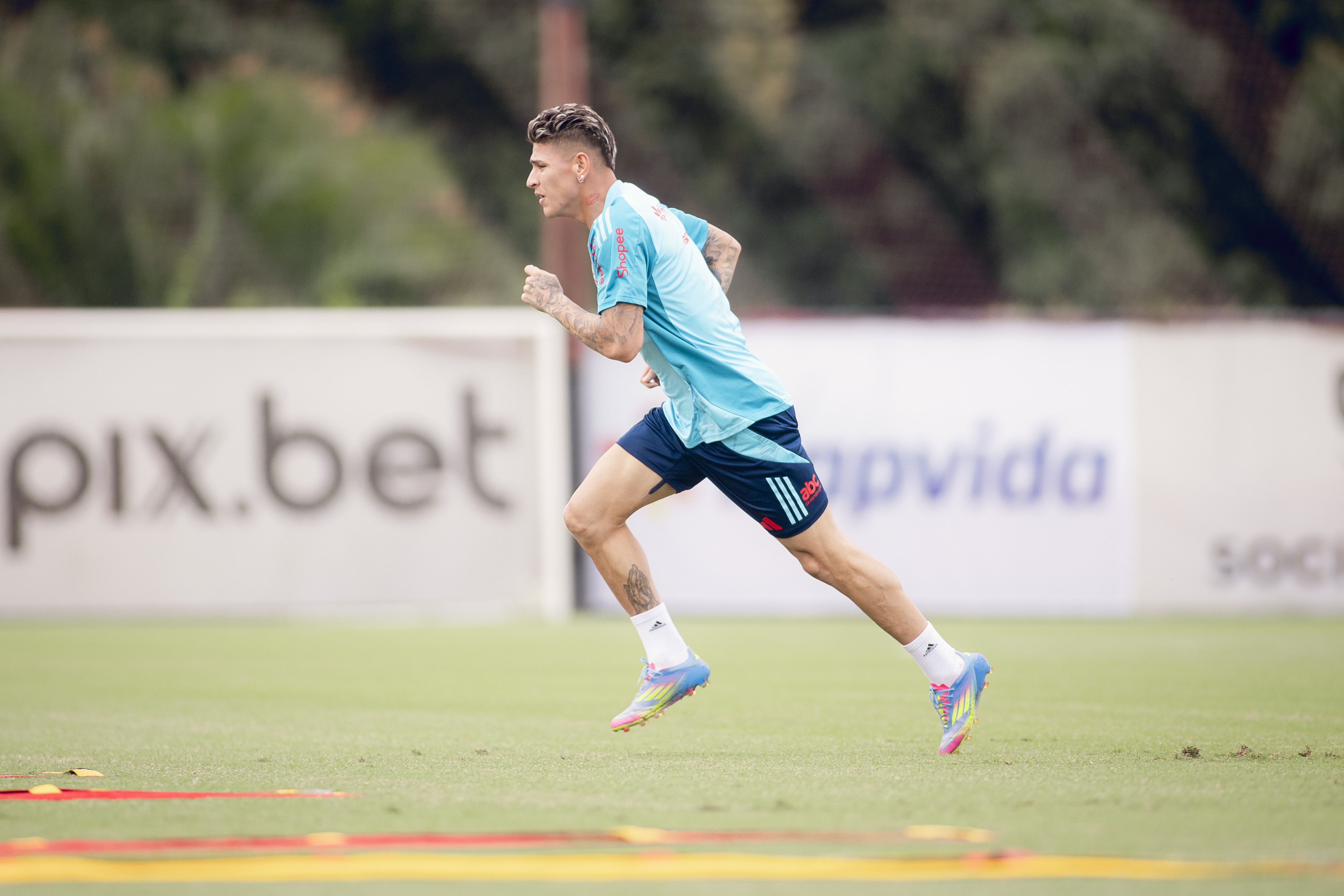 Flamengo deve ter estreia de reforço contra o Mirassol e prepara retornos diante do Inter