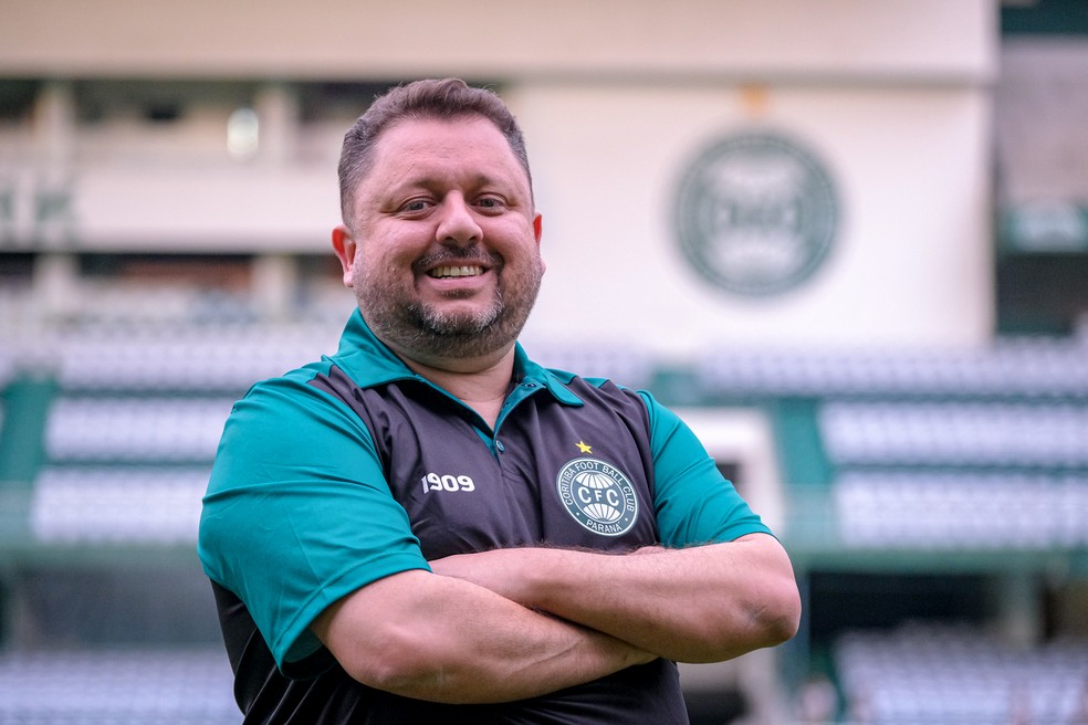 Rafael Vieira em sua apresentação pelo Coritiba — Foto: Gabriel Thá/Coritiba