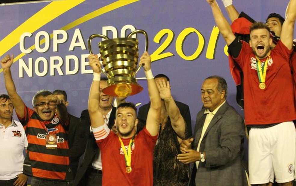 Campinense campeão da Copa do Nordeste 2013 — Foto: Leonardo Silva / Jornal da Paraíba
