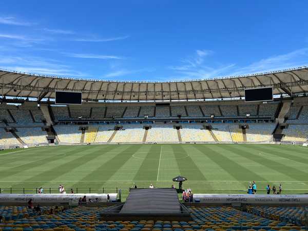 Empresa deverá melhorar gramado do Maracanã para clássico entre Flamengo e Vasco.