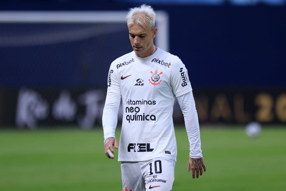 R�ger Guedes, atacante do Corinthians, cabisbaixo em derrota para o Del Valle � Foto: Franklin Jacome/Agencia Press South/Getty Images