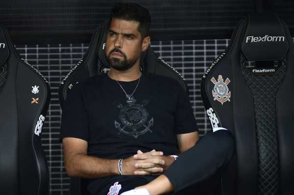 Antônio critica arbitragem, porém considera empate justo do Corinthians no Brasileirão.