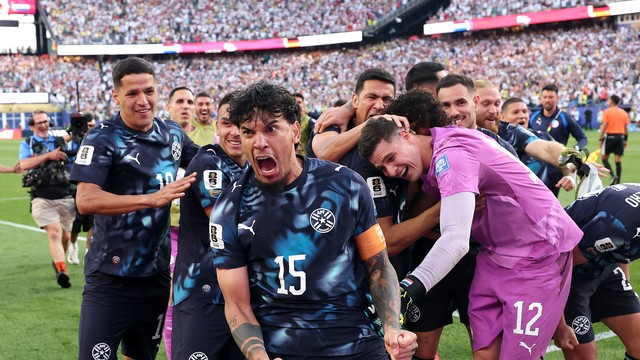 Jogadores do Paraguai comemoram classificação na Copa do Mundo
