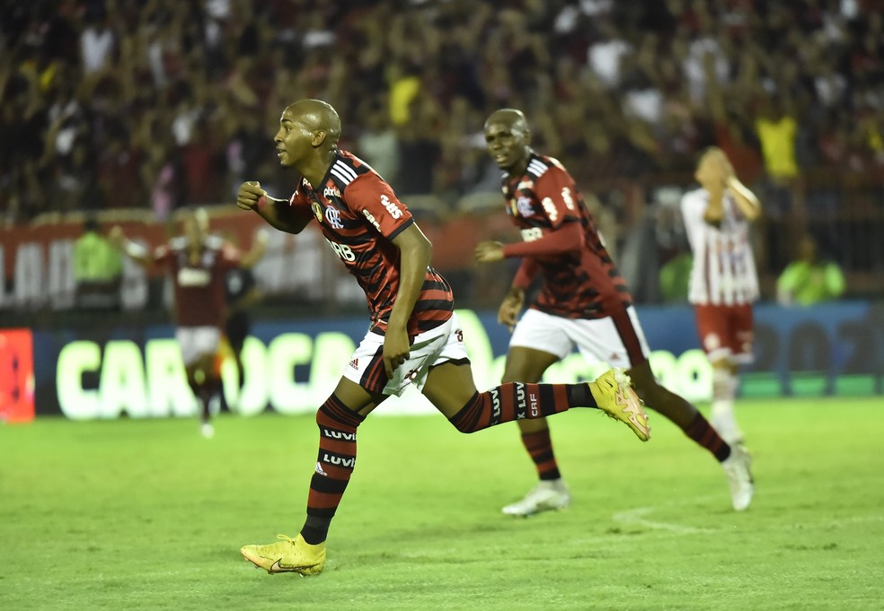 Lorran comemora seu primeiro gol pelo Flamengo — Foto: André Durão