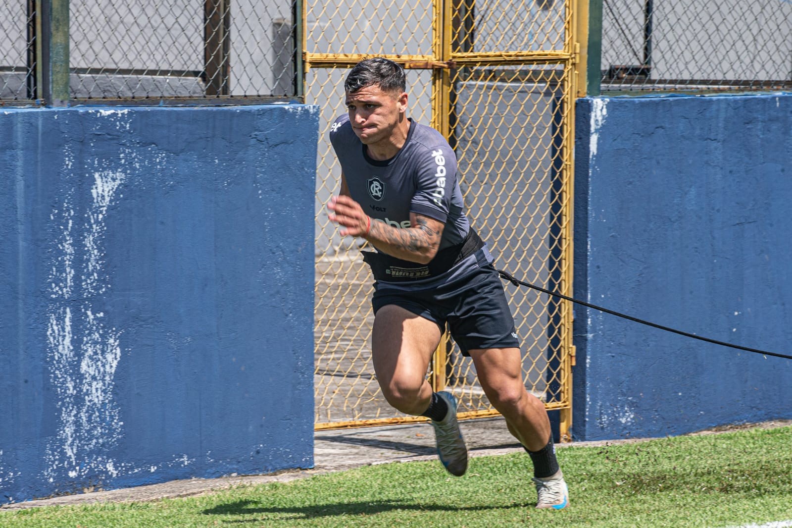 Remo oficializa contratação do atacante uruguaio Nicolás Ferreira