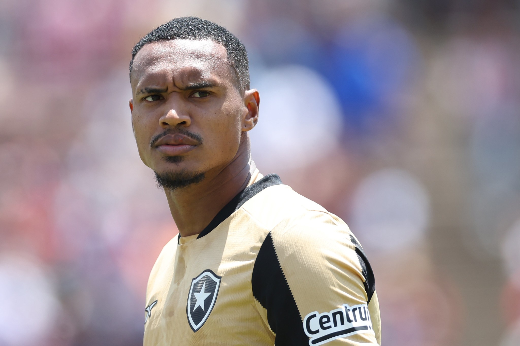Em negociações com o West Ham, John está fora do jogo do Botafogo pela Copa do Brasil