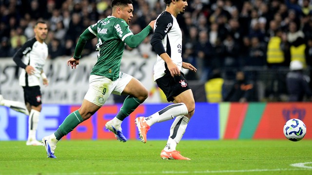 Vitor Roque e André Ramalho em Corinthians x Palmeiras