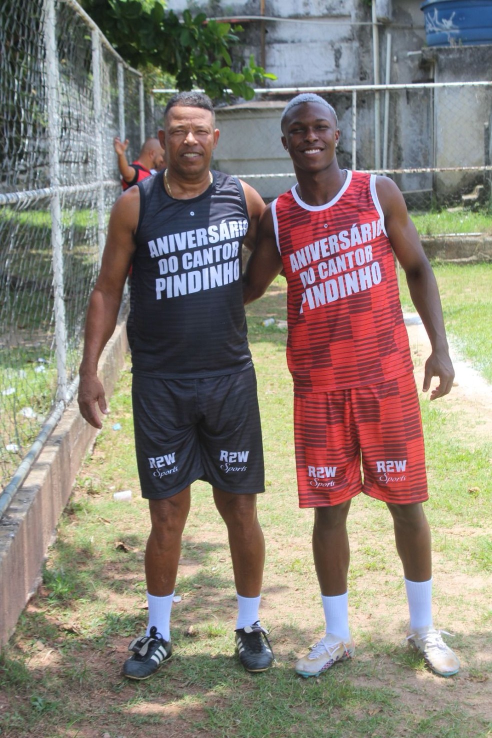 Diegão ao lado do pai e ex-jogador, Edson Baiano — Foto: Arquivo Pessoal