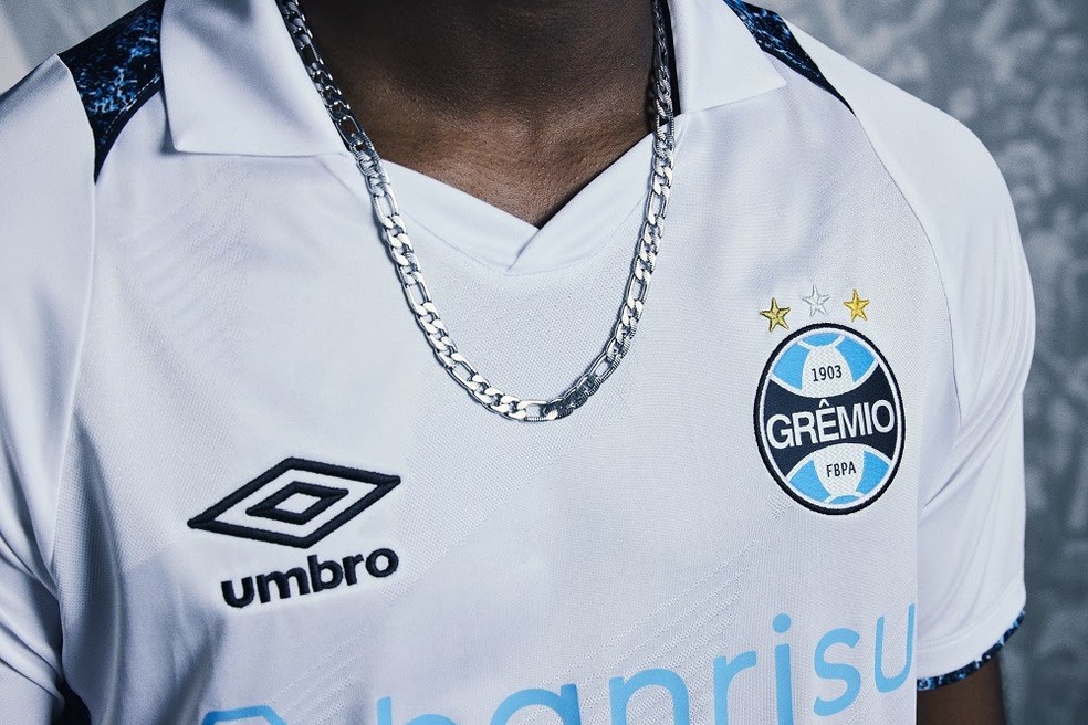 Grêmio lança camisa branca para 2024 — Foto: Divulgação/Umbro