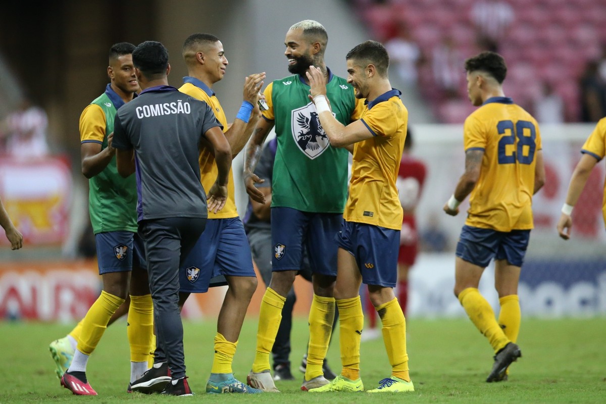 Estrutura milionária e ascensão rápida: Conheça o Retrô, rival do ...