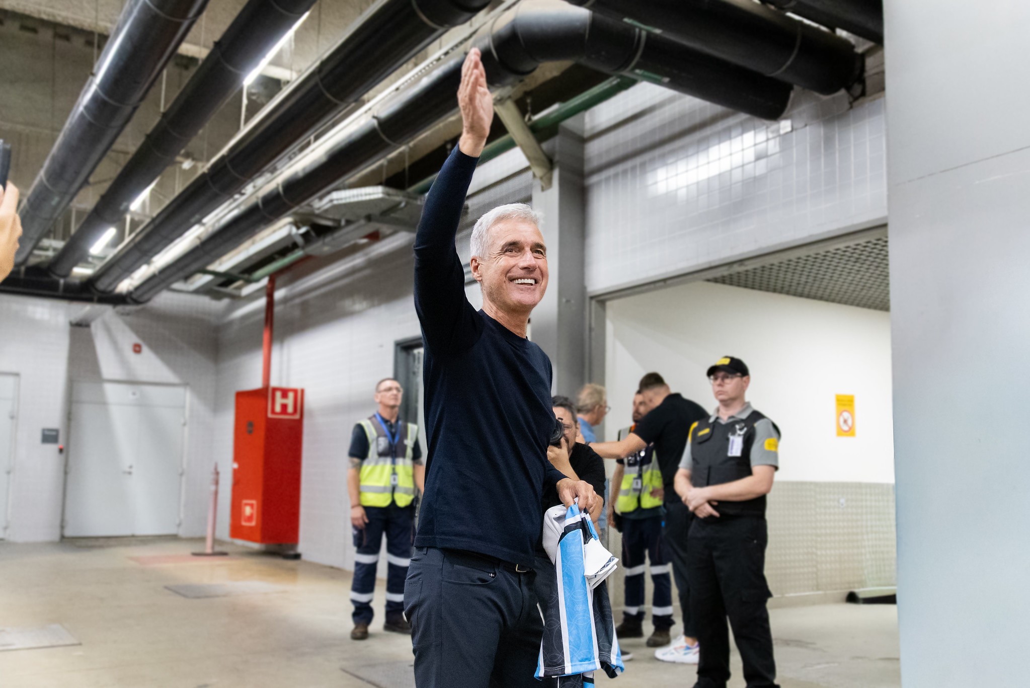Luís Castro, novo técnico do Grêmio, desembarca em Porto Alegre | Ge