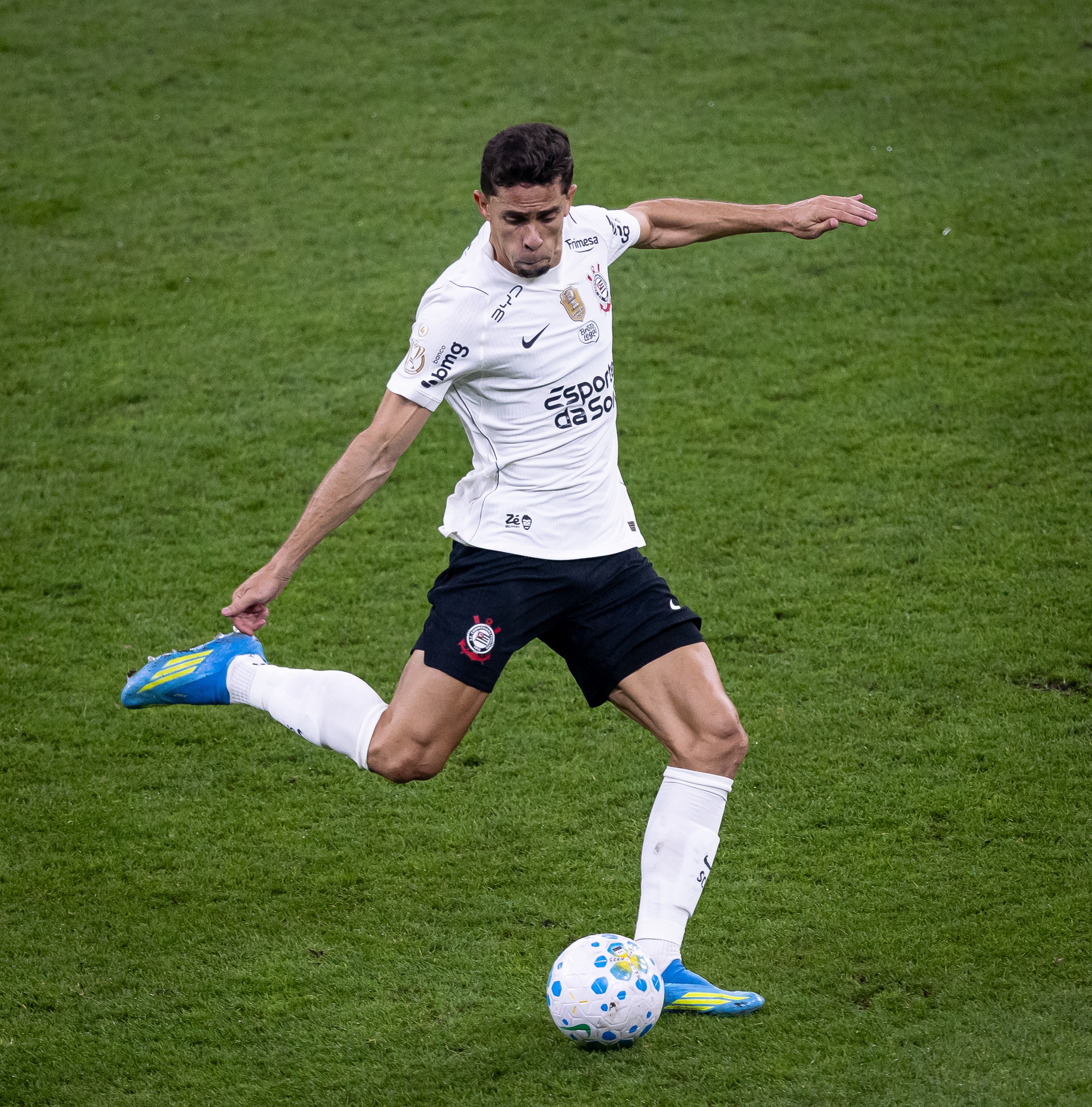 Gabriel Paulista comenta discussão com Diniz em jogo do Corinthians: "Normal de quem quer vencer"