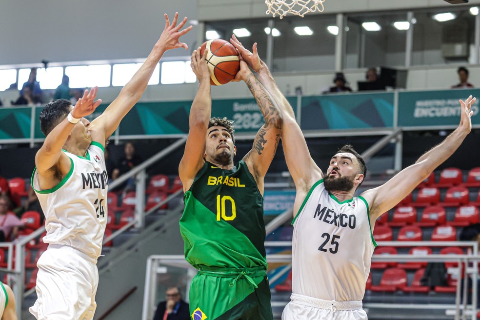 Brasil bate México no basquete e joga no domingo por vaga na