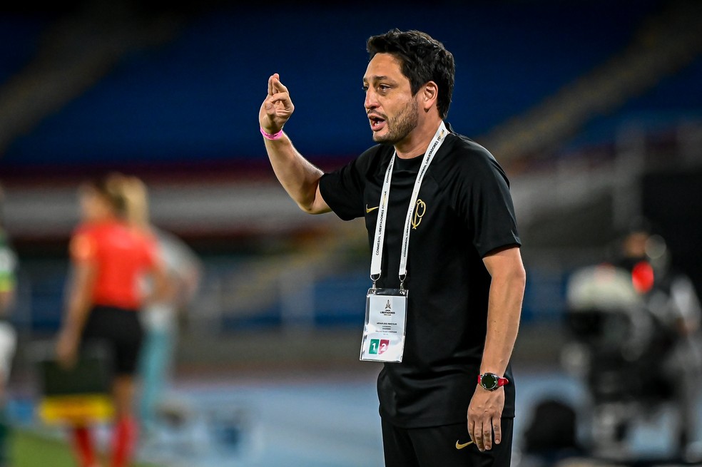 Arthur Elias na final da Libertadores Feminina — Foto: Staff Images Woman / CONMEBOL