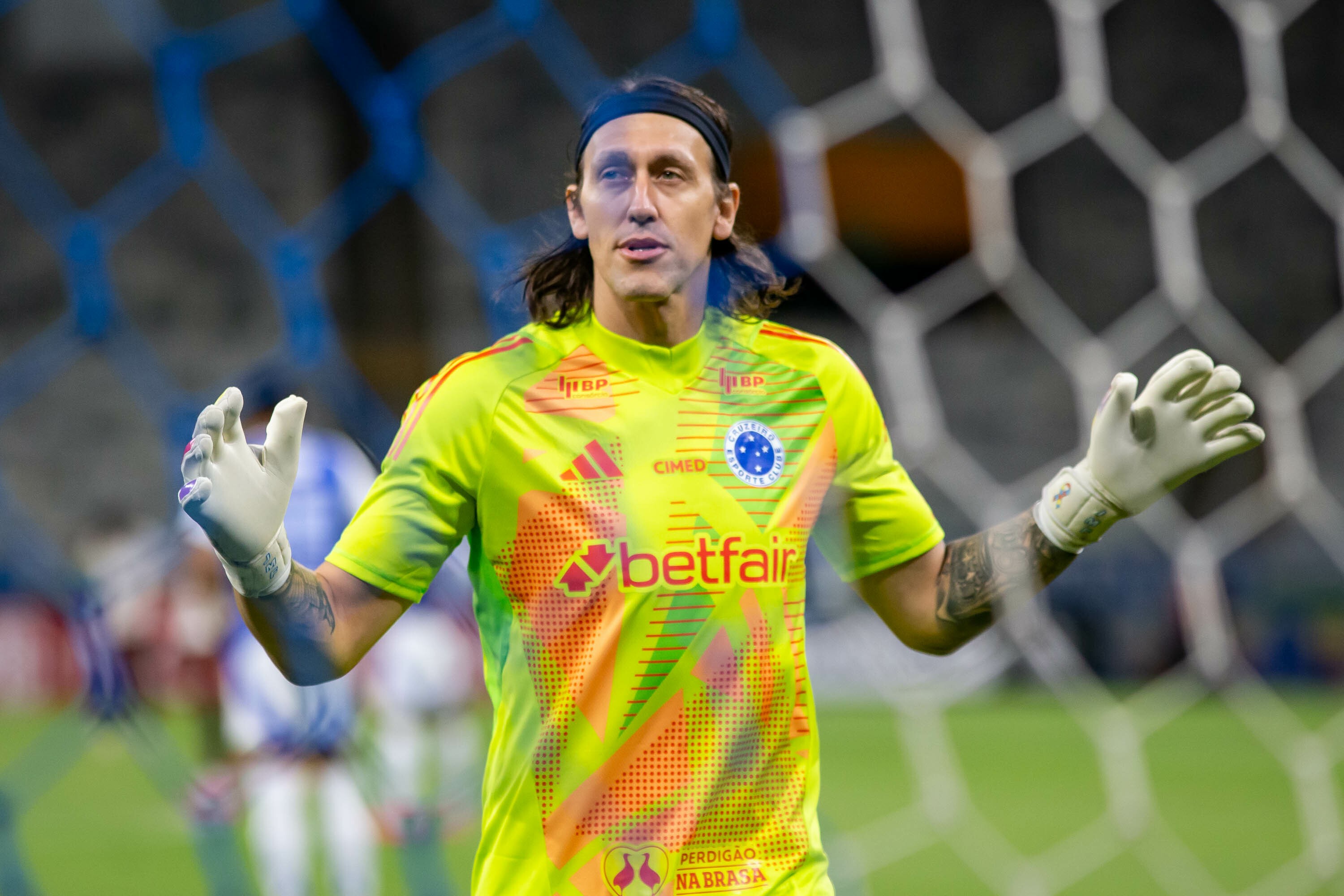INCOMODADO! Cássio critica falhas no sistema defensivo do Cruzeiro após derrota