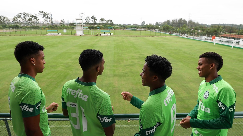 Vanderlan, Luis Guilherme, Endrick e Estêvão visitam o CT da base do Palmeiras — Foto: Cesar Greco / Palmeiras