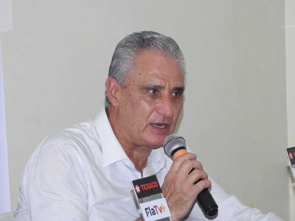 Flamengo decepciona com desempenho aquém e placar magro no jogo.