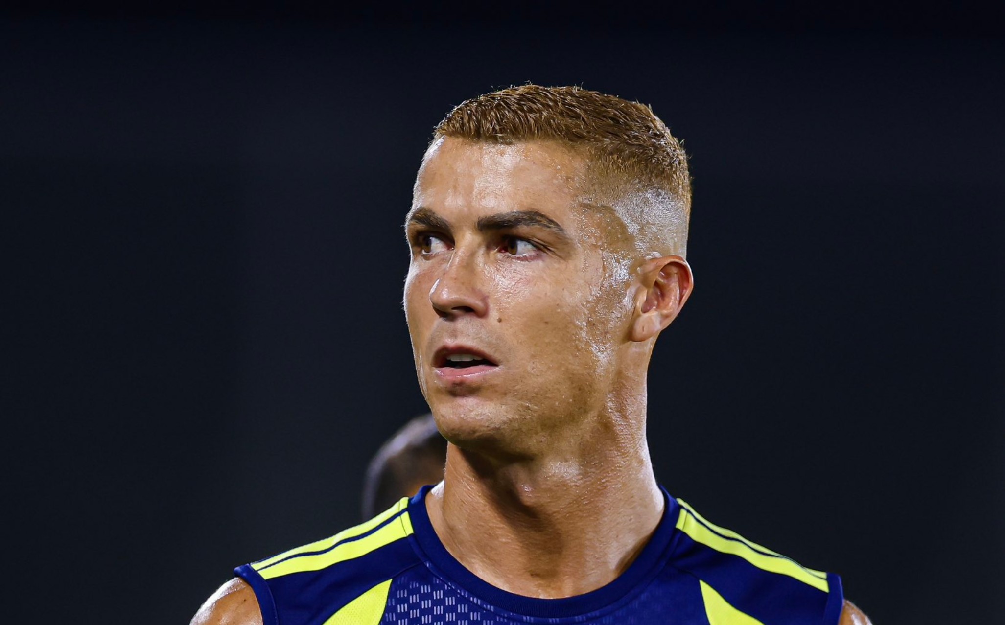 Em busca do gol 1000, Cristiano Ronaldo se reapresenta com novo visual; veja