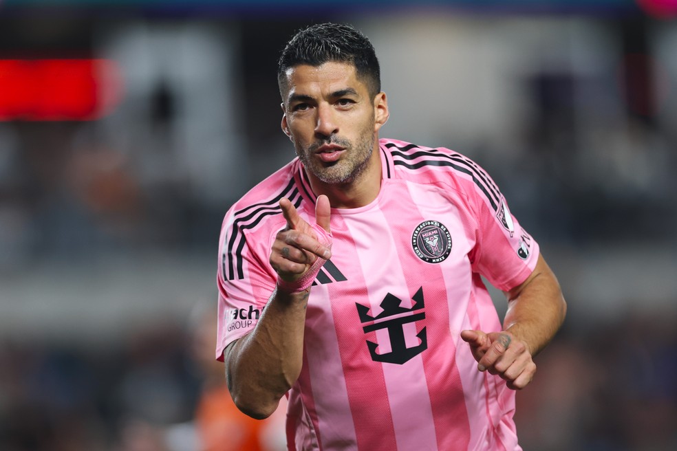Suárez comemora o quarto gol do Inter Miami contra Houston Dynamo, marcado por ele — Foto: Tim Warner/Getty Images