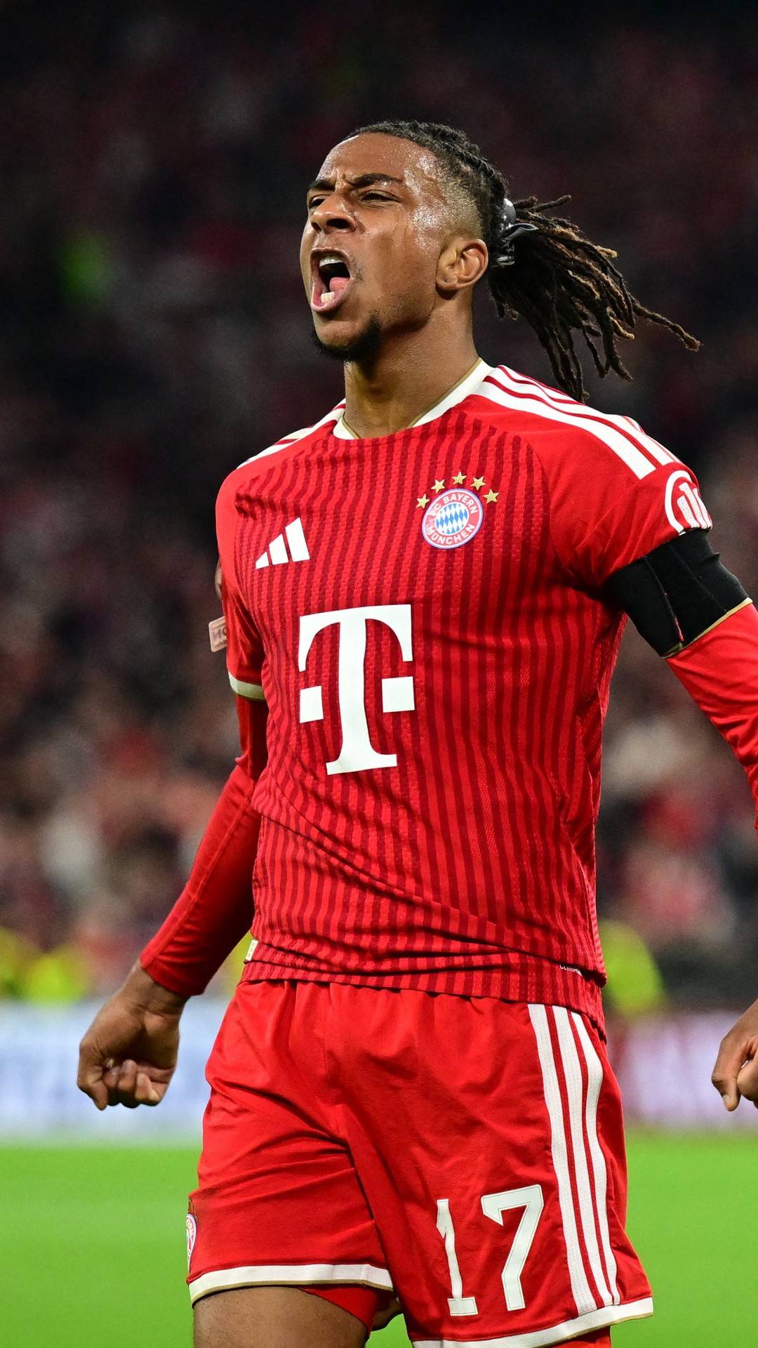 Herói em título na Champions, Coman renova contrato com o Bayern