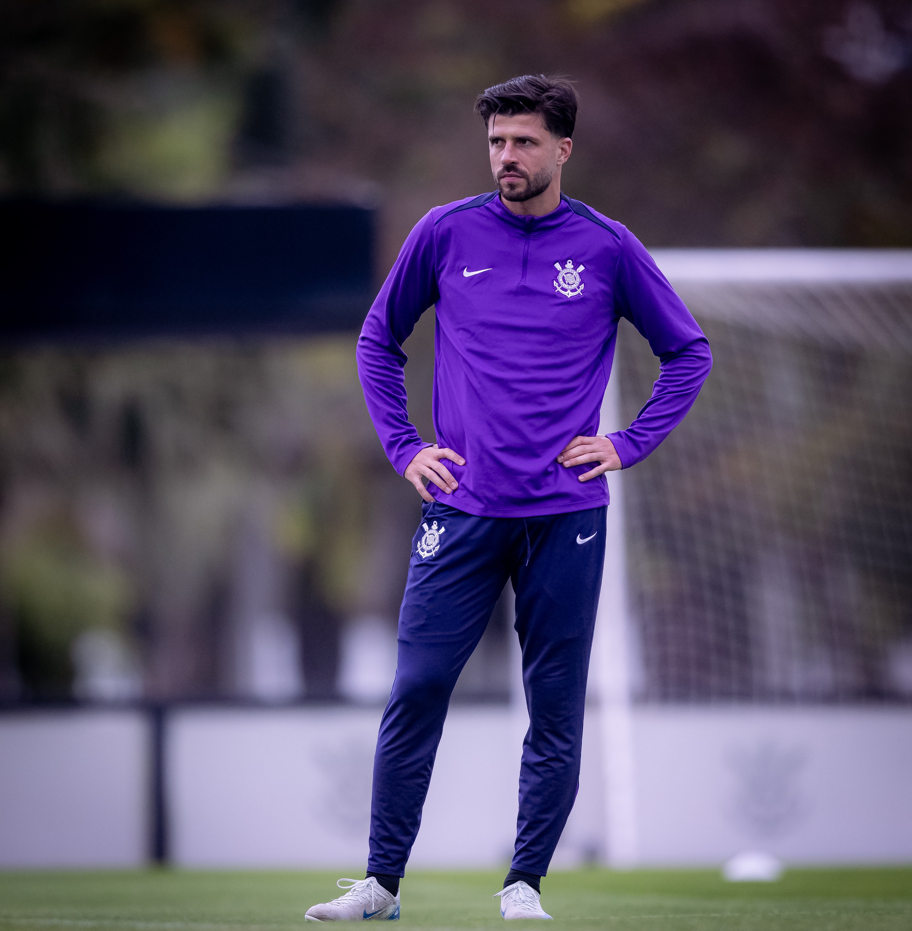 Héctor Hernández completa um mês no Corinthians e enfrenta impasse após fechamento de janelas